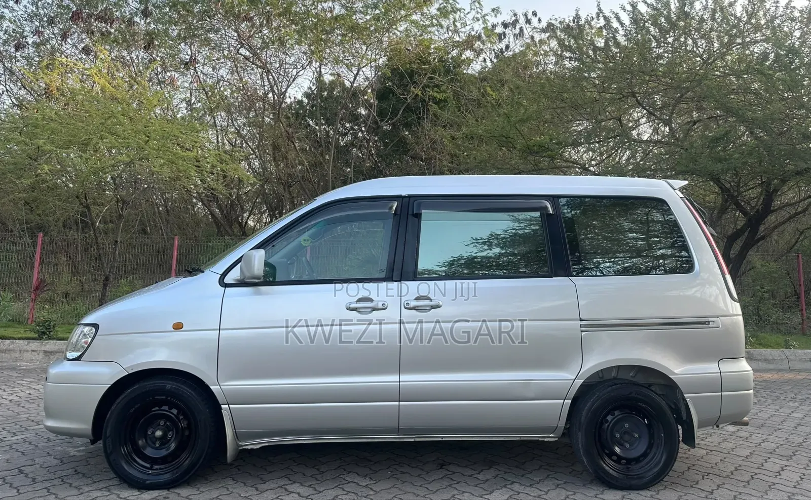 Toyota Noah 2001 Silver