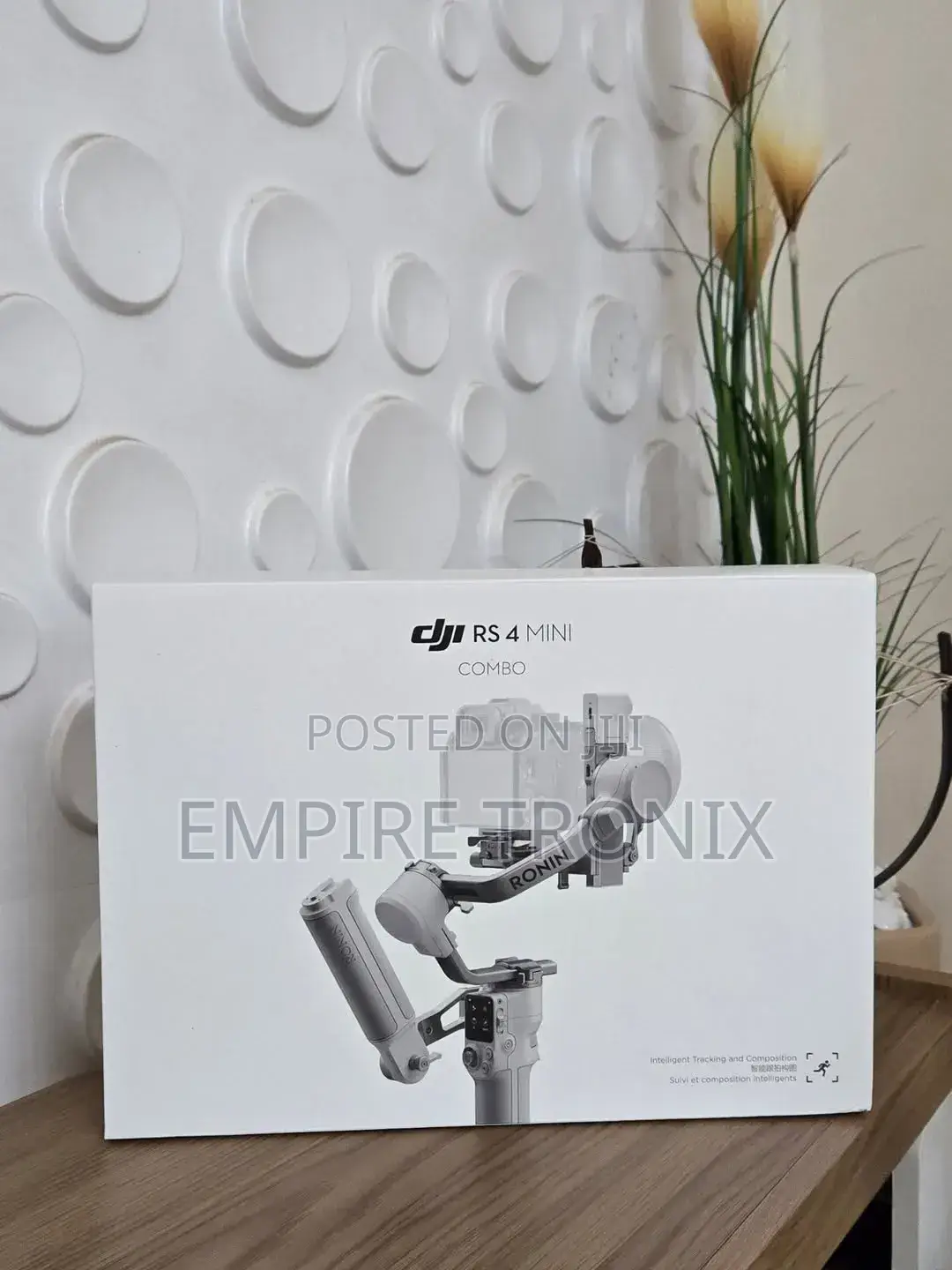 DJI RS 4 Mini Combo - Pro Camera Gimbal Stabilizer