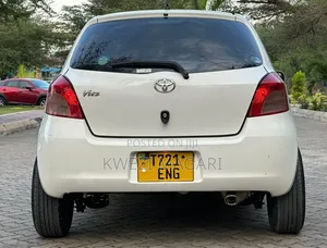 Toyota Vitz 2009 Pearl