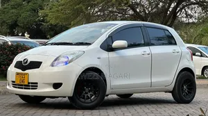 Toyota Vitz 2009 Pearl