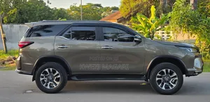 Toyota Fortuner 2021 Brown