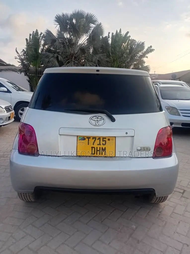 Toyota IST 2006 Silver
