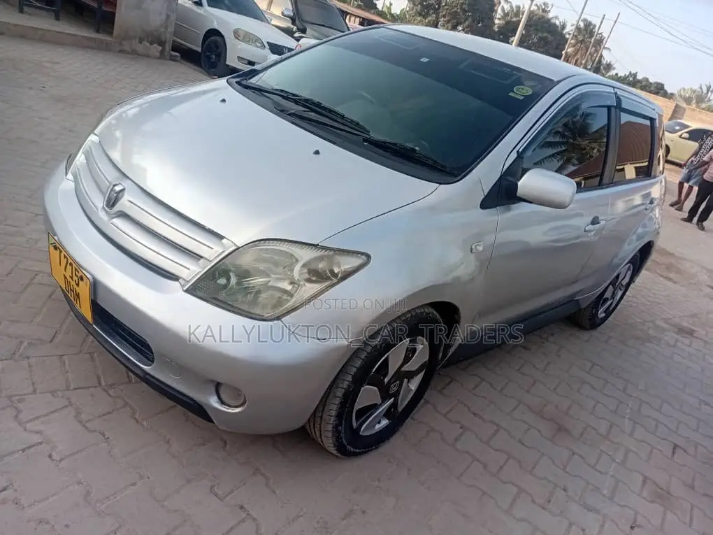 Toyota IST 2006 Silver