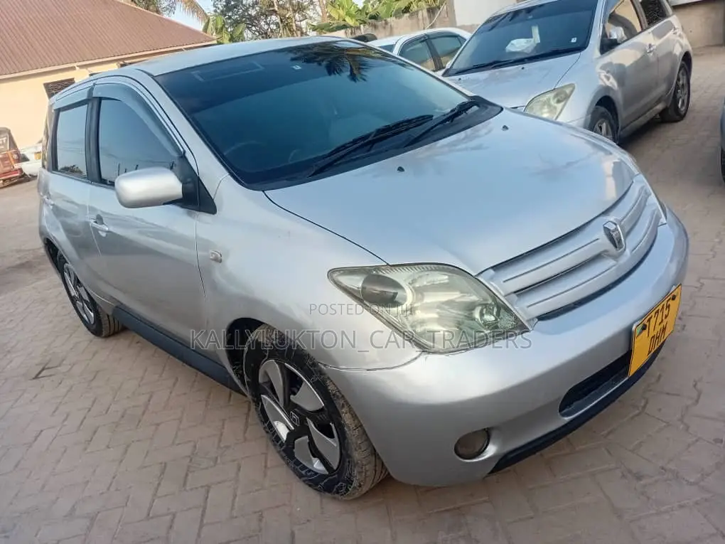 Toyota IST 2006 Silver