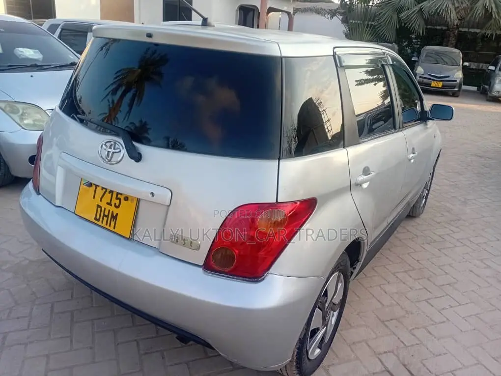 Toyota IST 2006 Silver