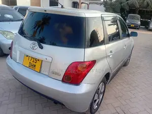 Toyota IST 2006 Silver