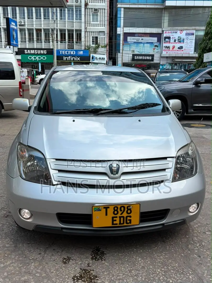 Toyota IST 2005 Silver