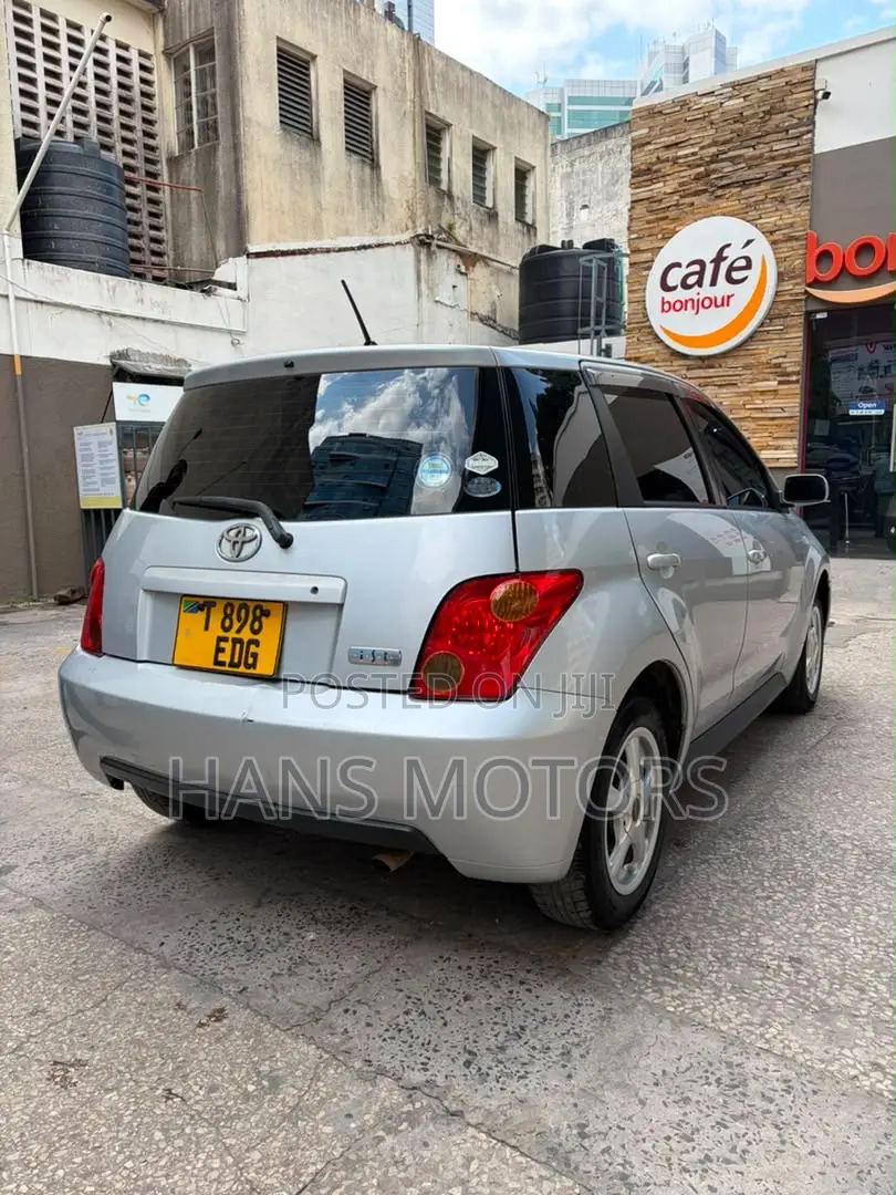 Toyota IST 2005 Silver