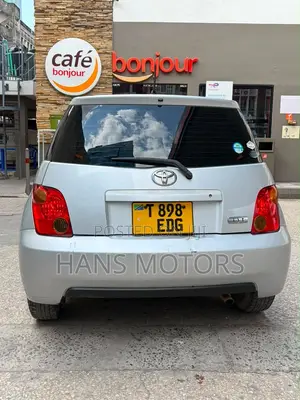 Toyota IST 2005 Silver