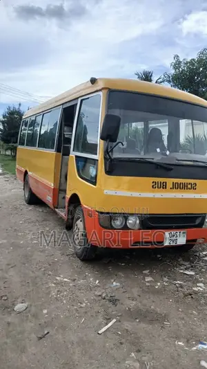Mitsubishi Fuso Rosa 2006 Yellow
