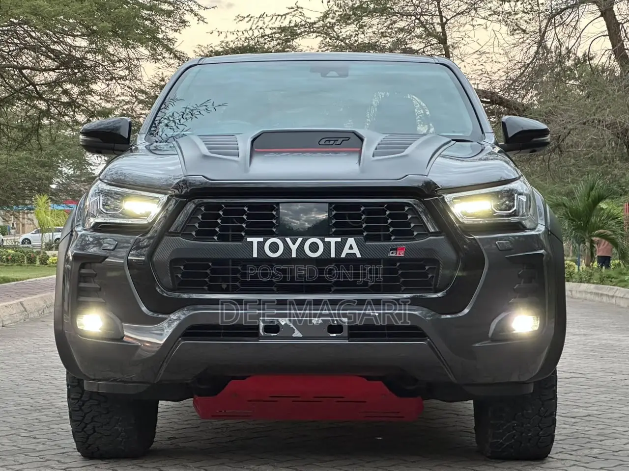 Toyota Hilux 2023 Gray
