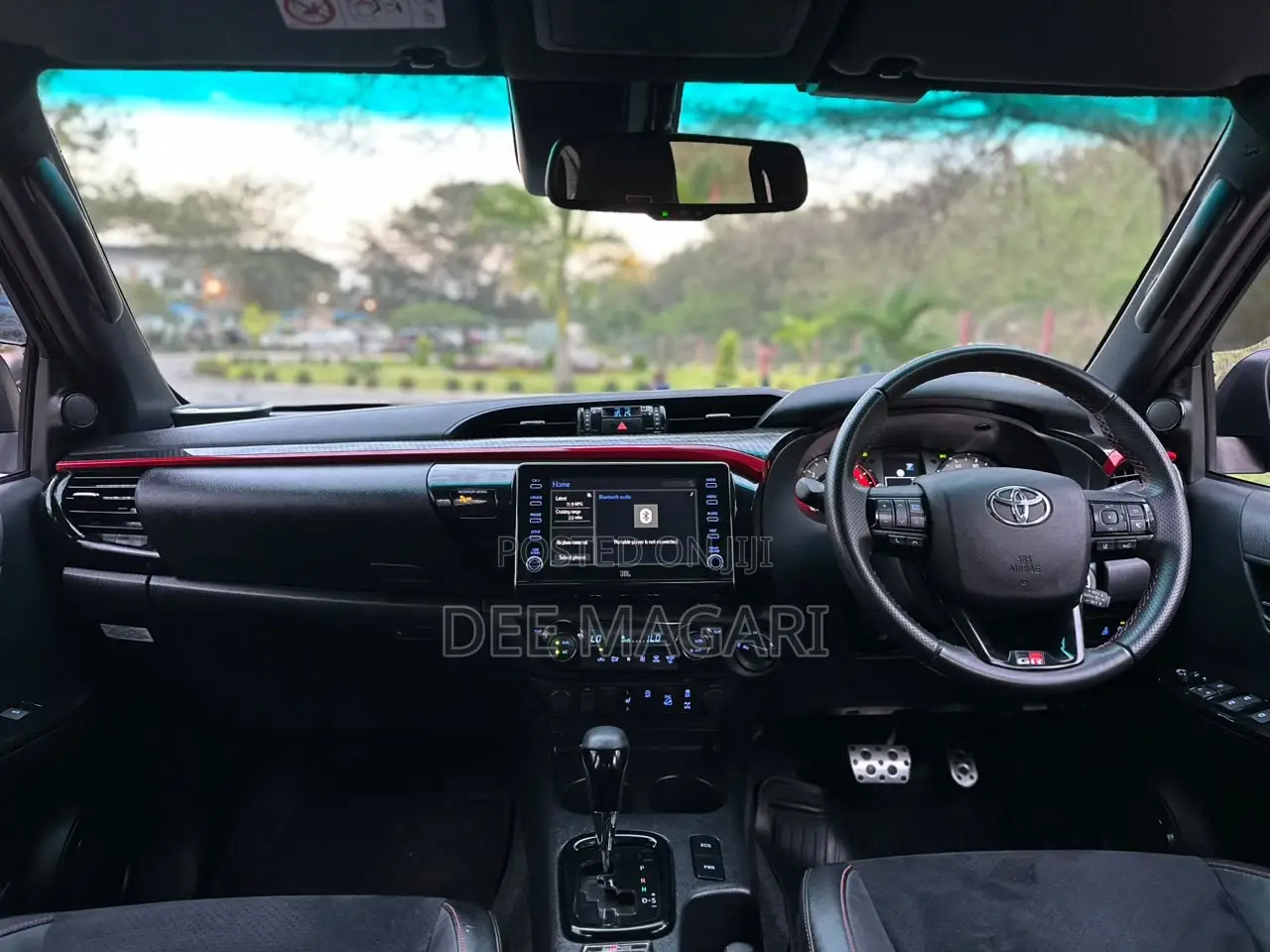 Toyota Hilux 2023 Gray