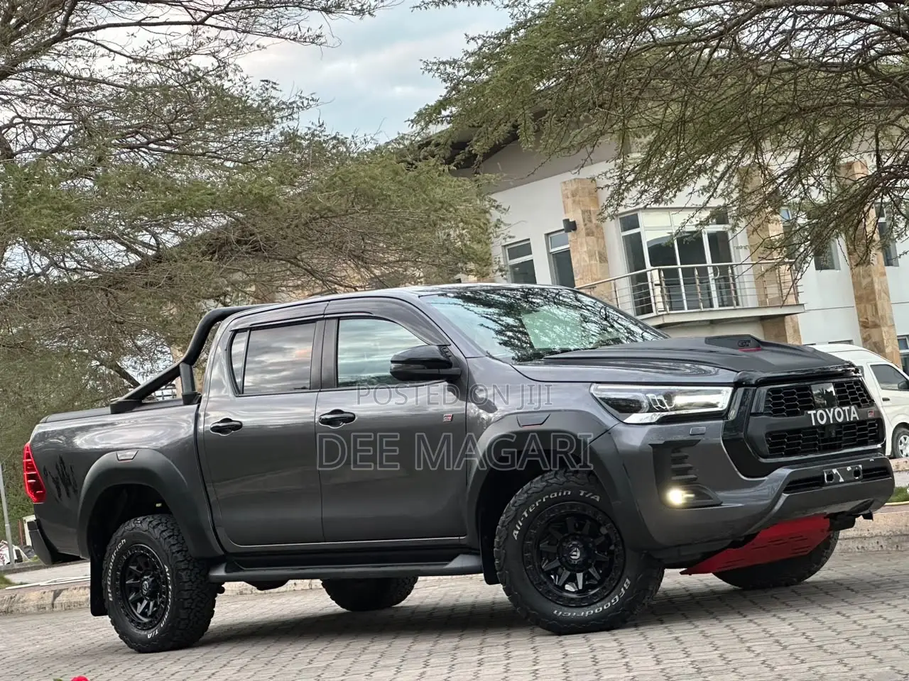 Toyota Hilux 2023 Gray