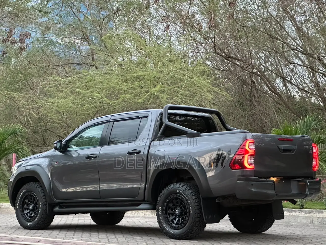 Toyota Hilux 2023 Gray