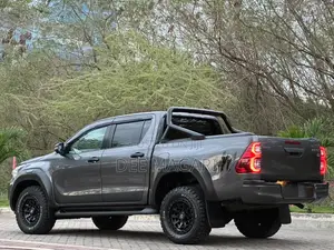 Toyota Hilux 2023 Gray