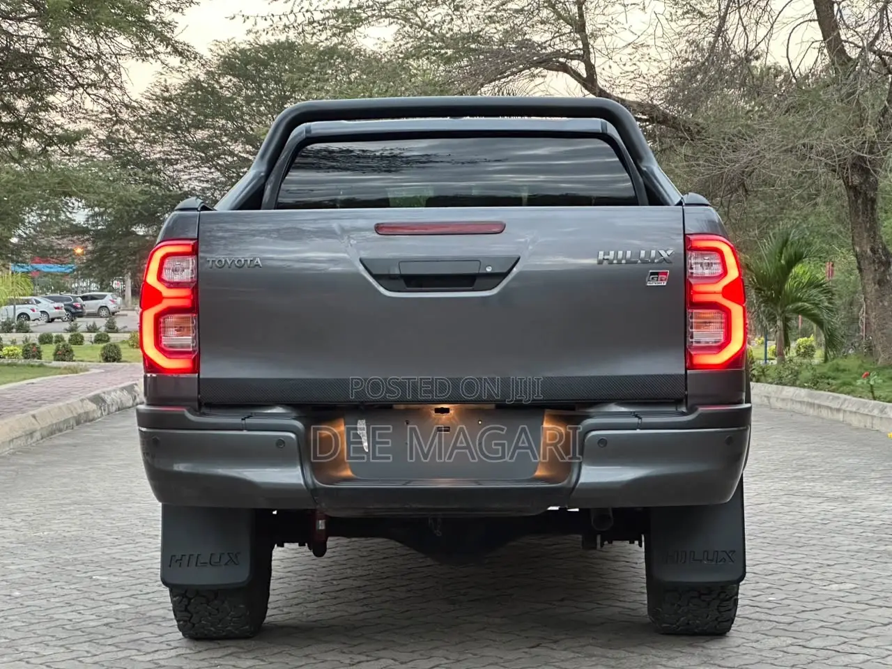 Toyota Hilux 2023 Gray