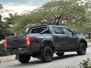 Toyota Hilux 2023 Gray