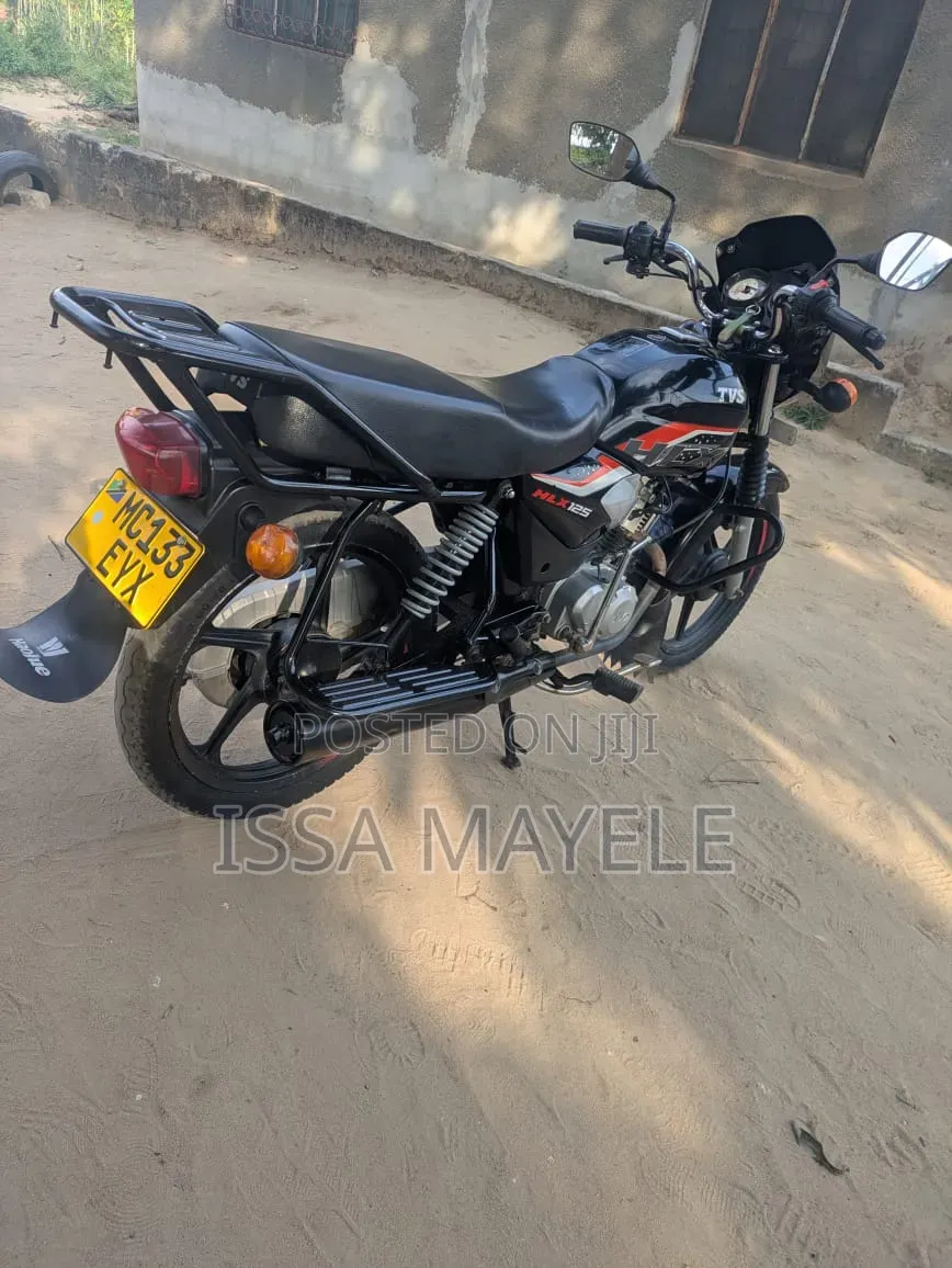 TVS HLX 125 2025 Black