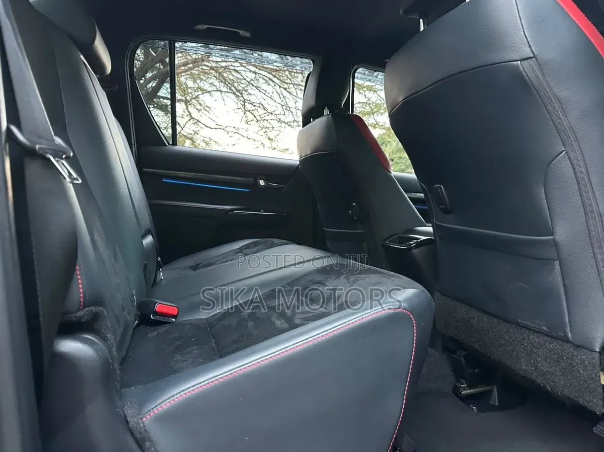 Toyota Hilux 2023 Gray