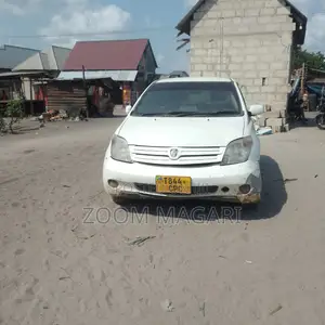 Toyota IST 2002 White