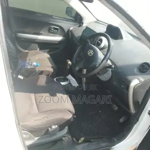 Toyota IST 2002 White