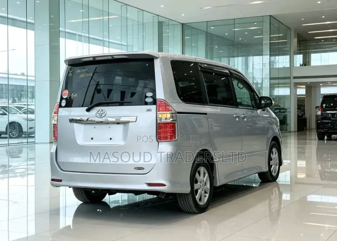 Toyota Noah 2008 Silver