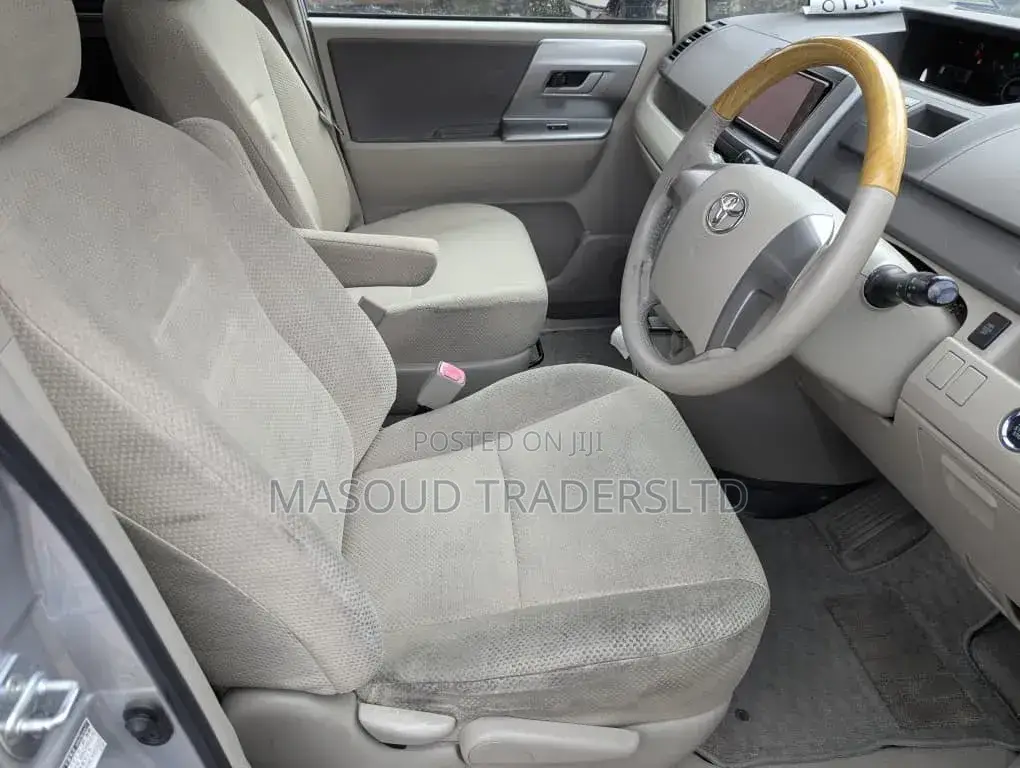 Toyota Noah 2008 Silver