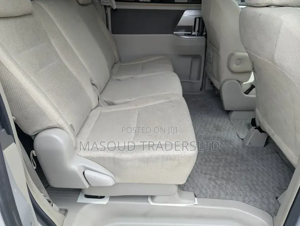 Toyota Noah 2008 Silver