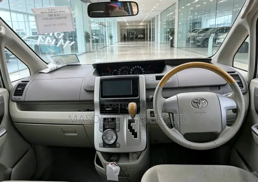 Toyota Noah 2008 Silver