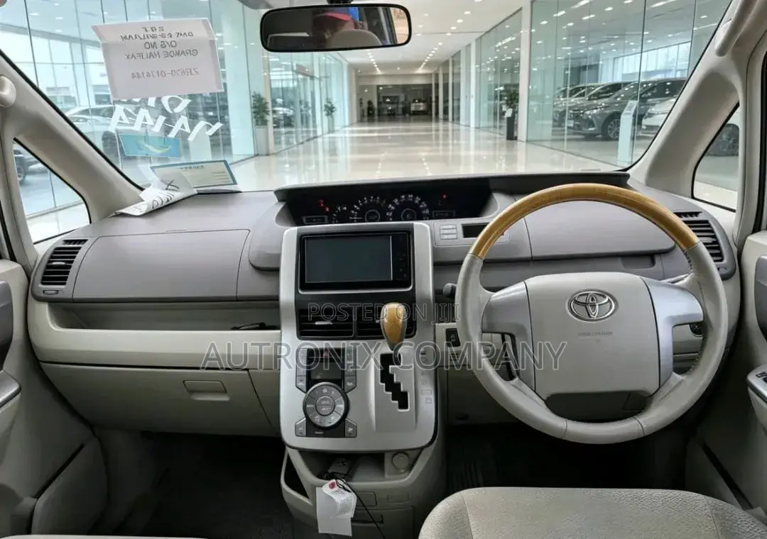 Toyota Noah 2008 Silver