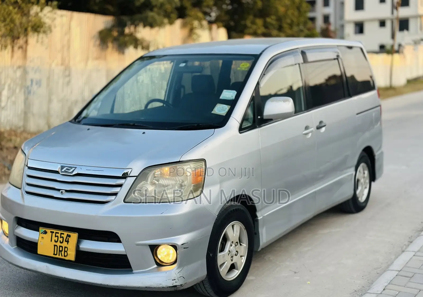 Toyota Noah 2.0 AWD (8 Seater) 2005 Silver