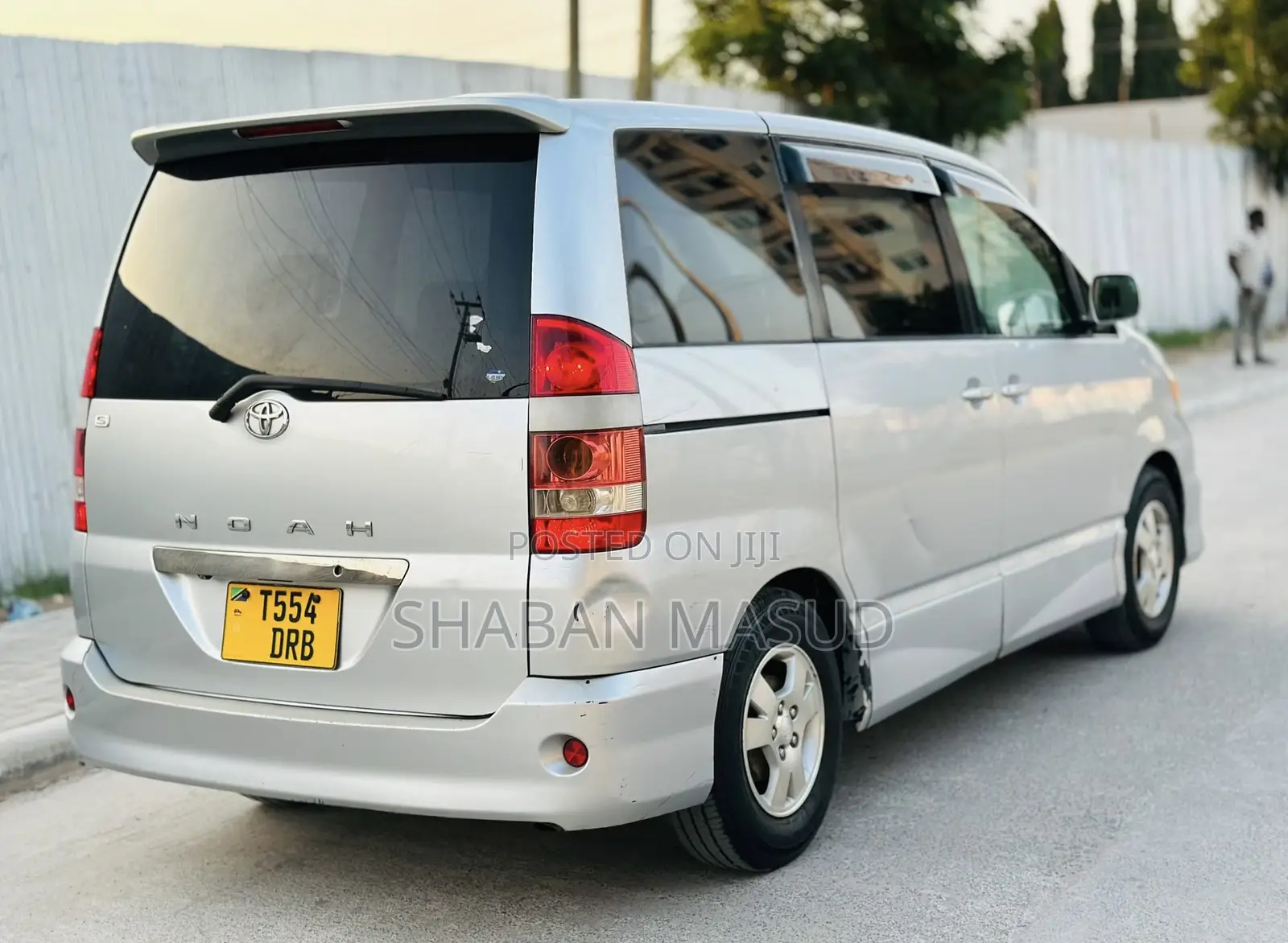 Toyota Noah 2.0 AWD (8 Seater) 2005 Silver