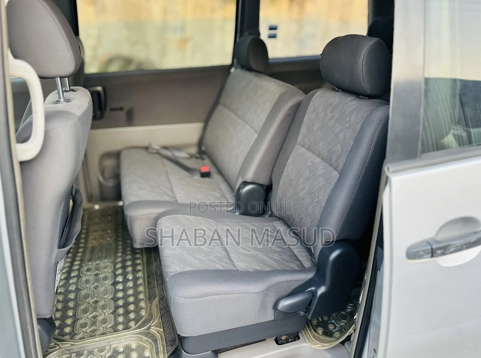 Toyota Noah 2.0 AWD (8 Seater) 2005 Silver