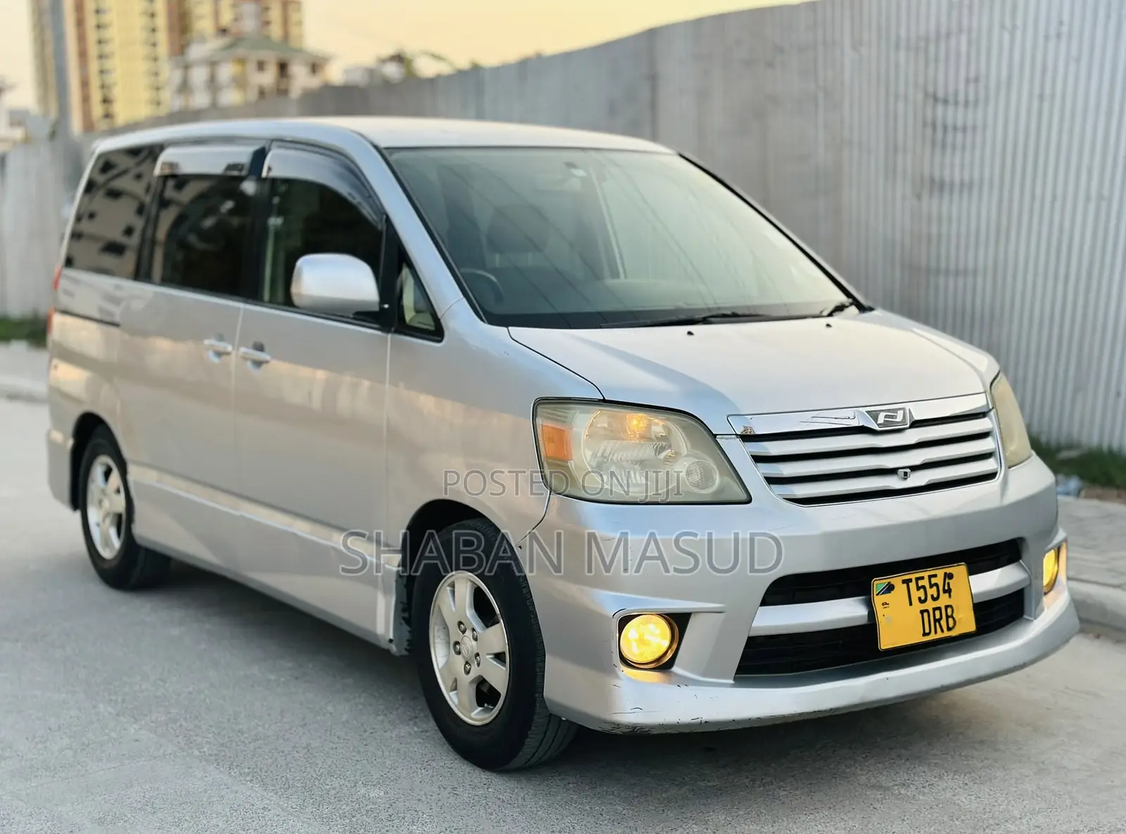 Toyota Noah 2.0 AWD (8 Seater) 2005 Silver