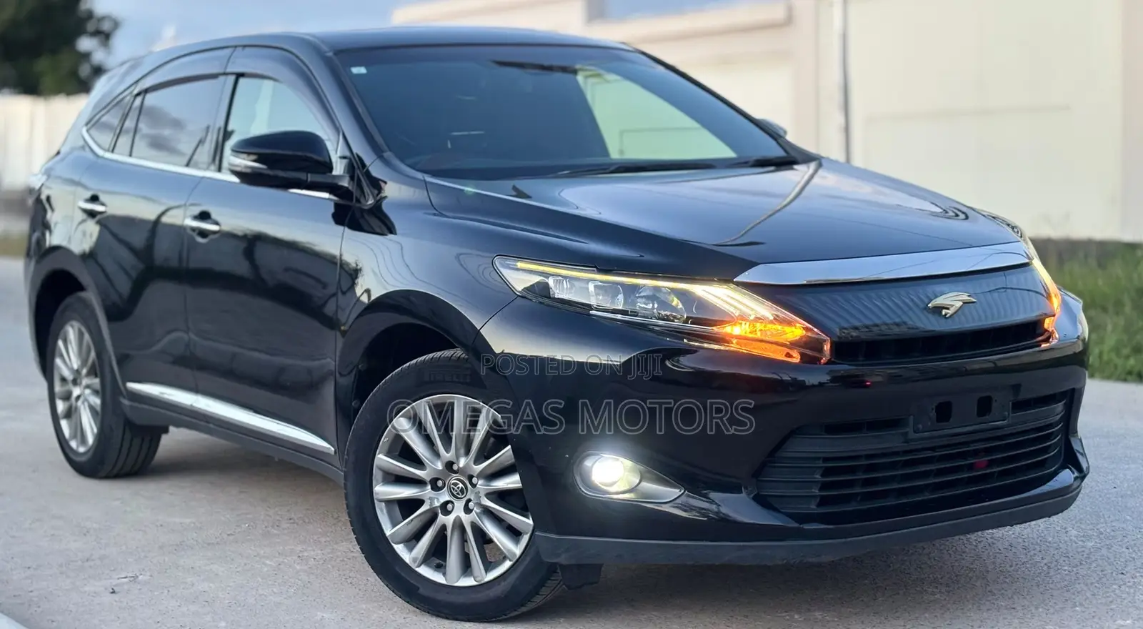 Toyota Harrier 2.0 2016 Black