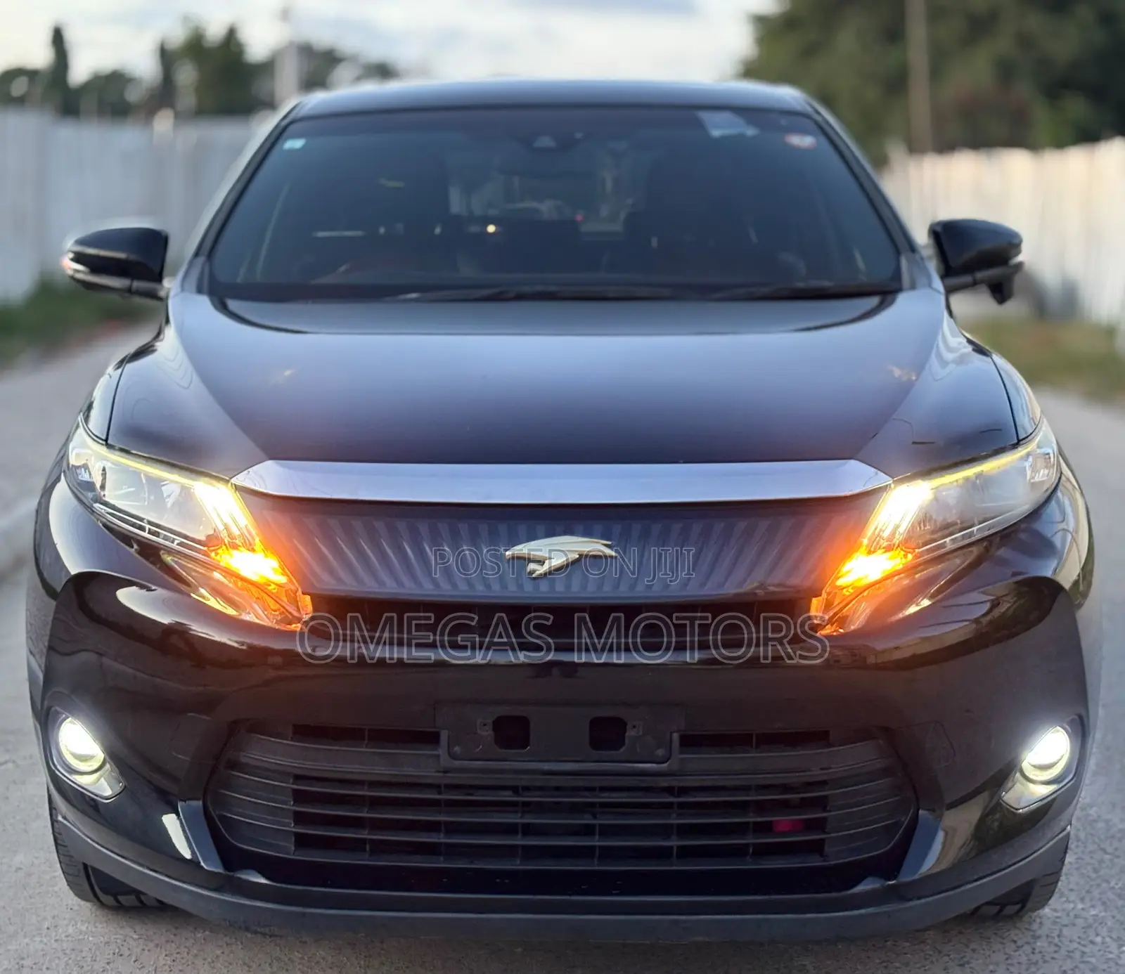 Toyota Harrier 2.0 2016 Black