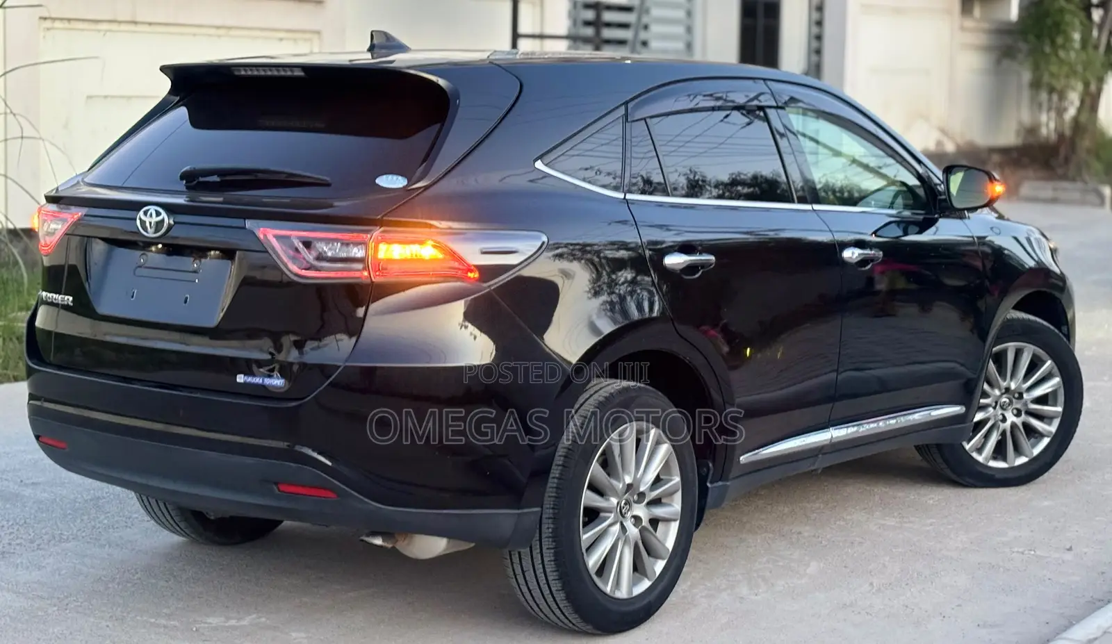 Toyota Harrier 2.0 2016 Black