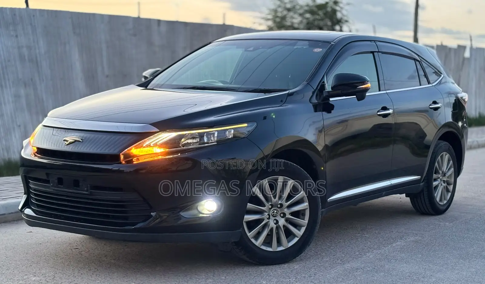 Toyota Harrier 2.0 2016 Black