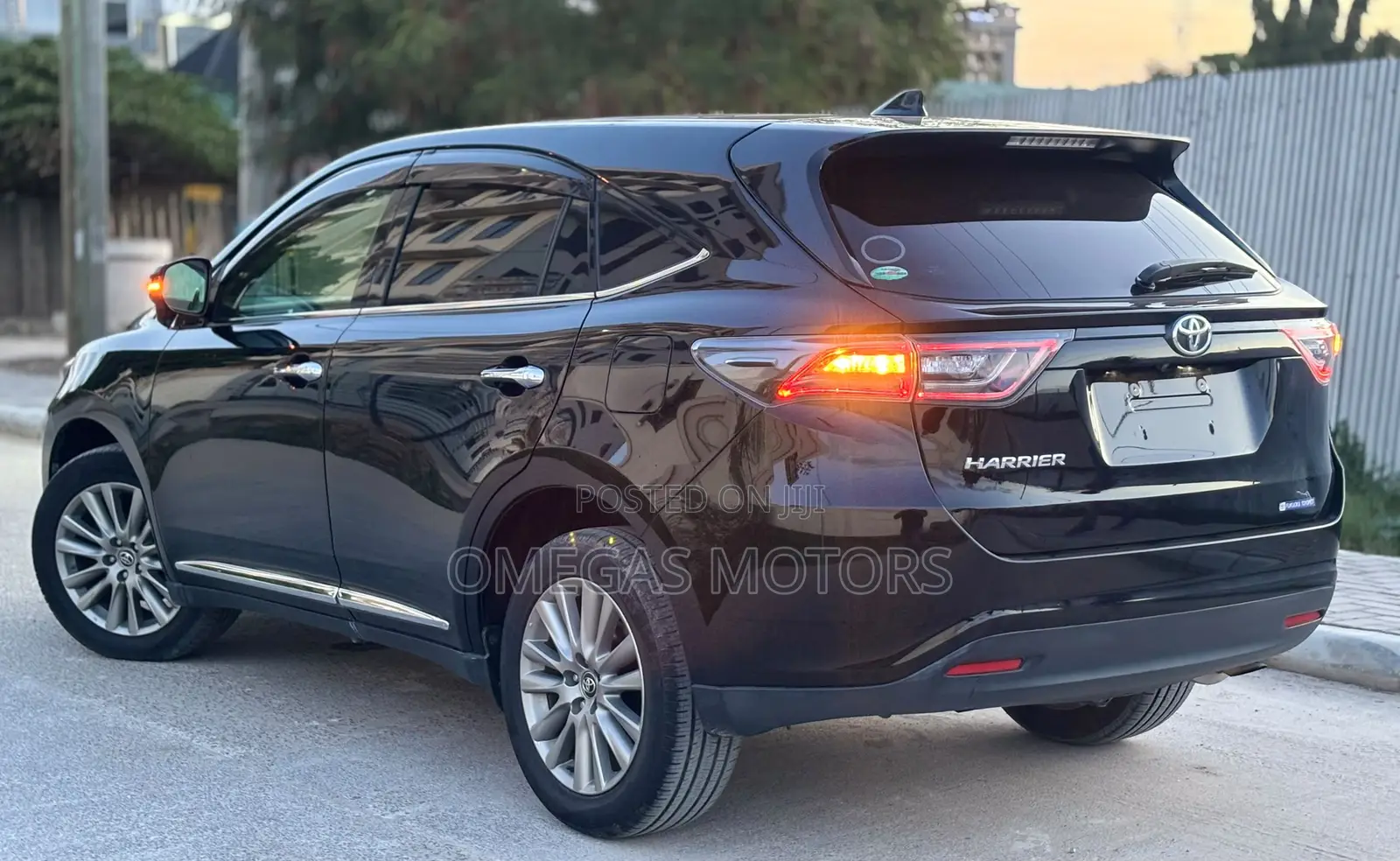 Toyota Harrier 2.0 2016 Black