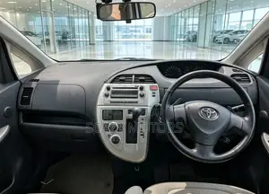 Toyota Ractis 2009 Silver
