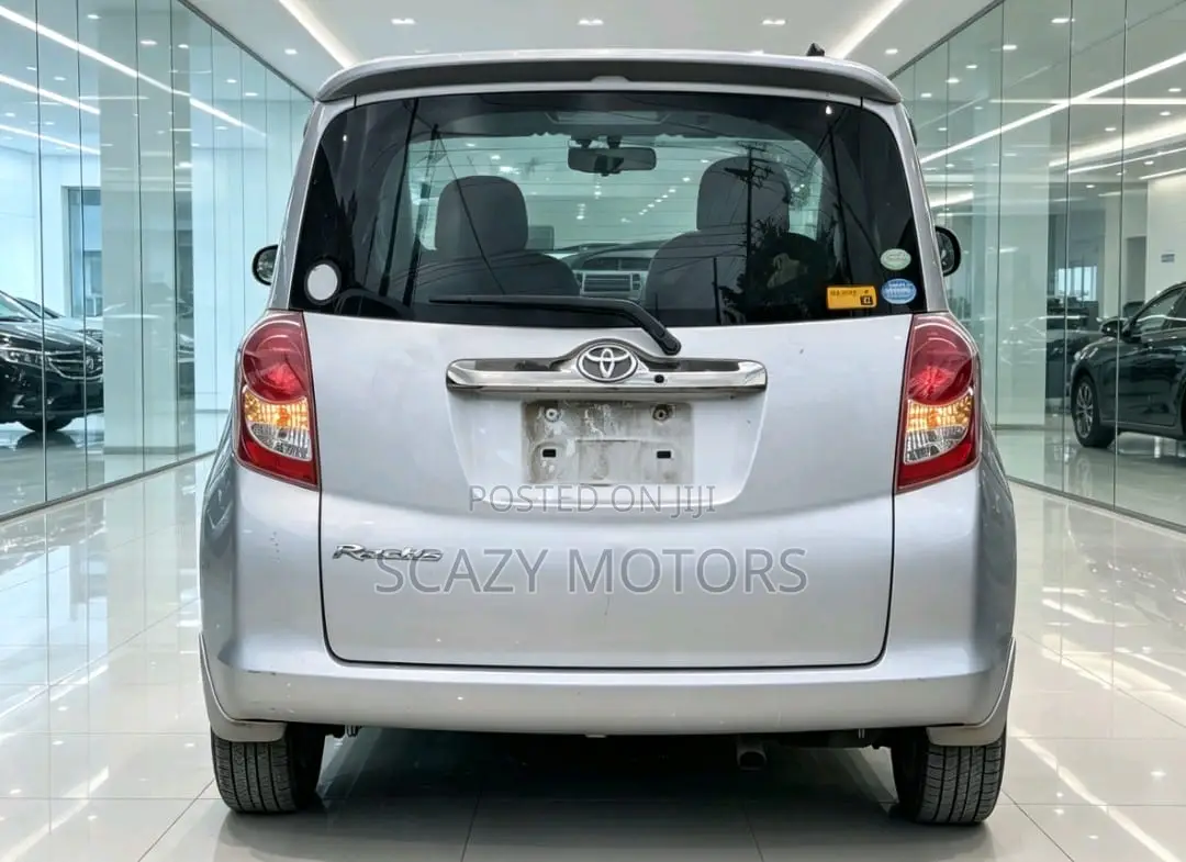 Toyota Ractis 2009 Silver