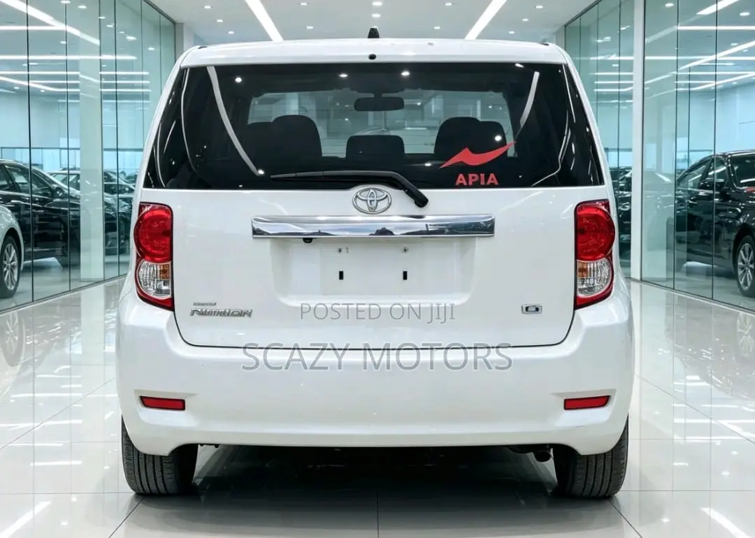 Toyota Corolla Rumion 2008 White