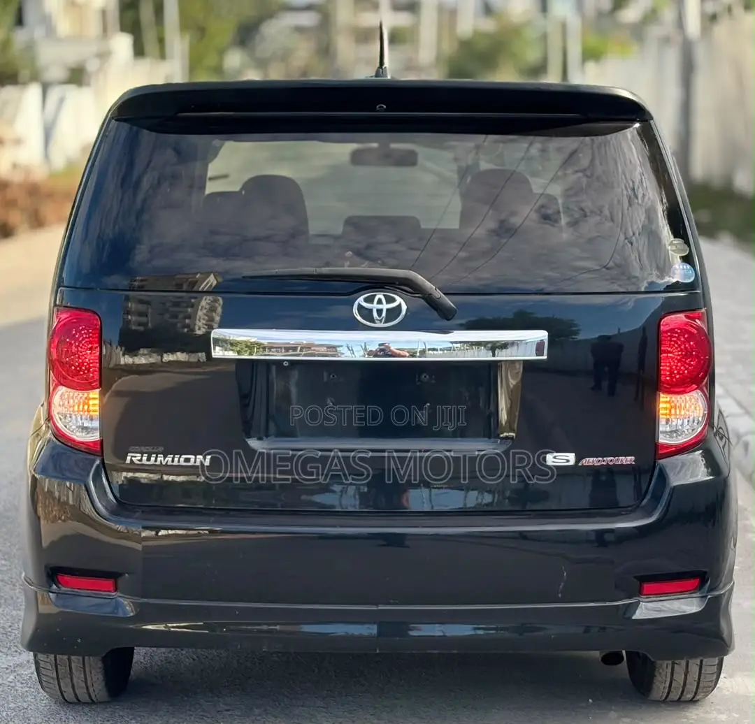 Toyota Corolla Rumion Hatchback 1.8 FWD 2007 Black