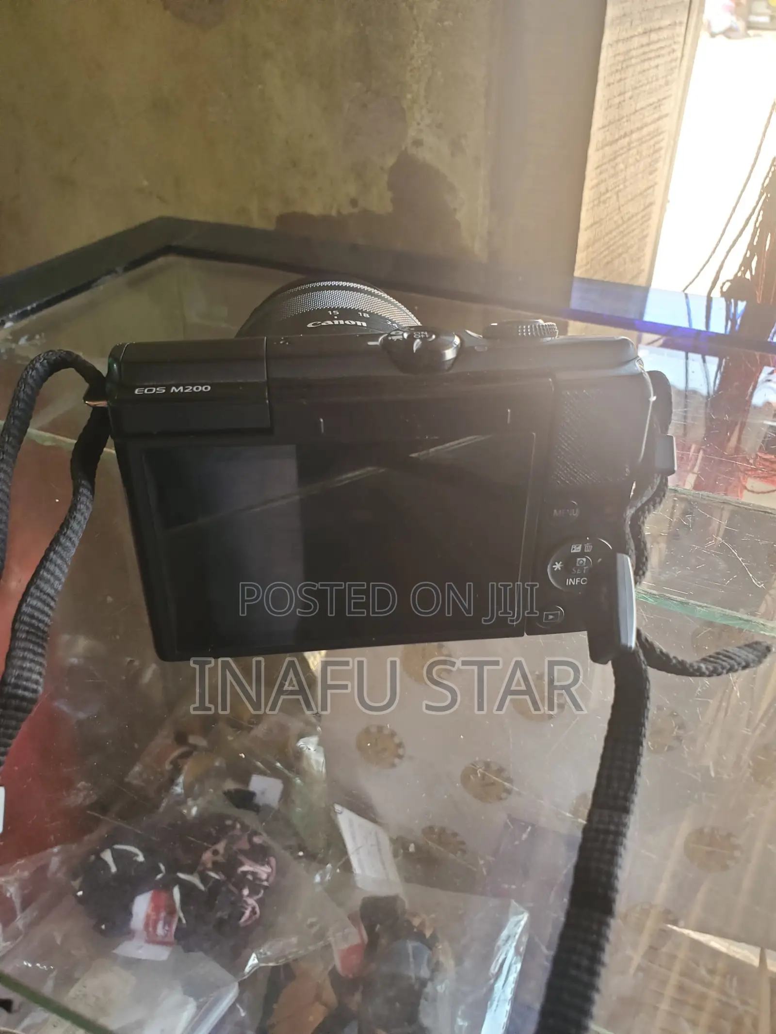 Inauzwa: Canon Eos M200 (Mirrorless) +