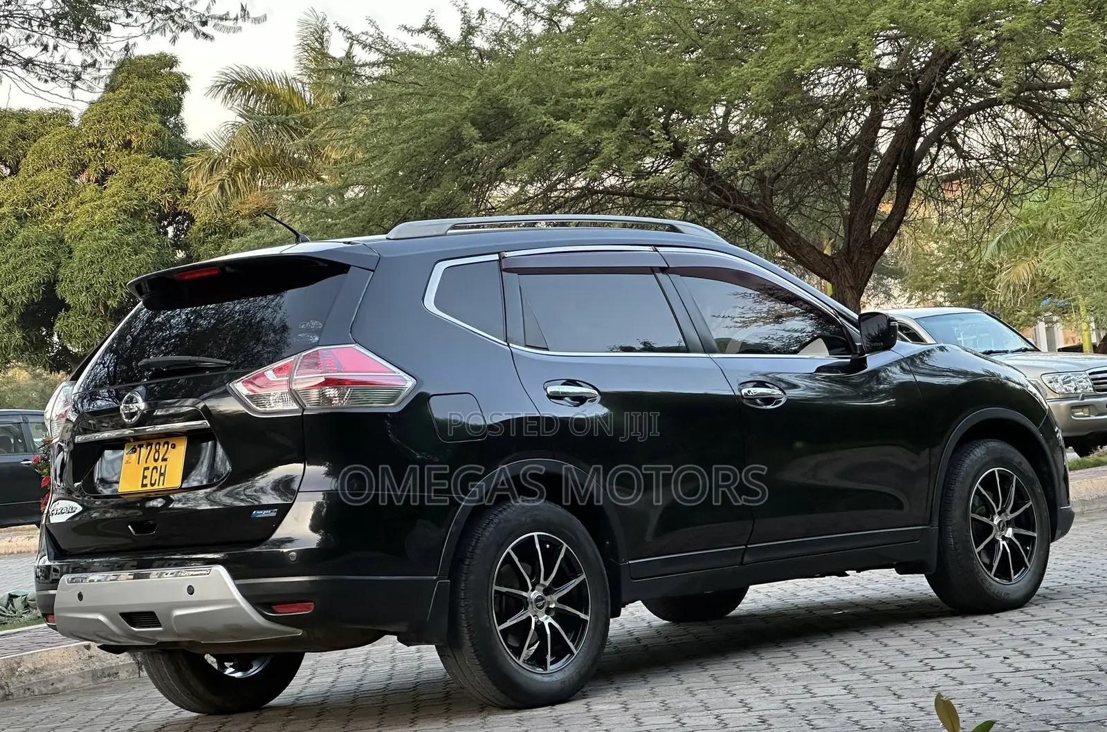 Nissan X-Trail 2.0 Petrol AWD 2013 Black
