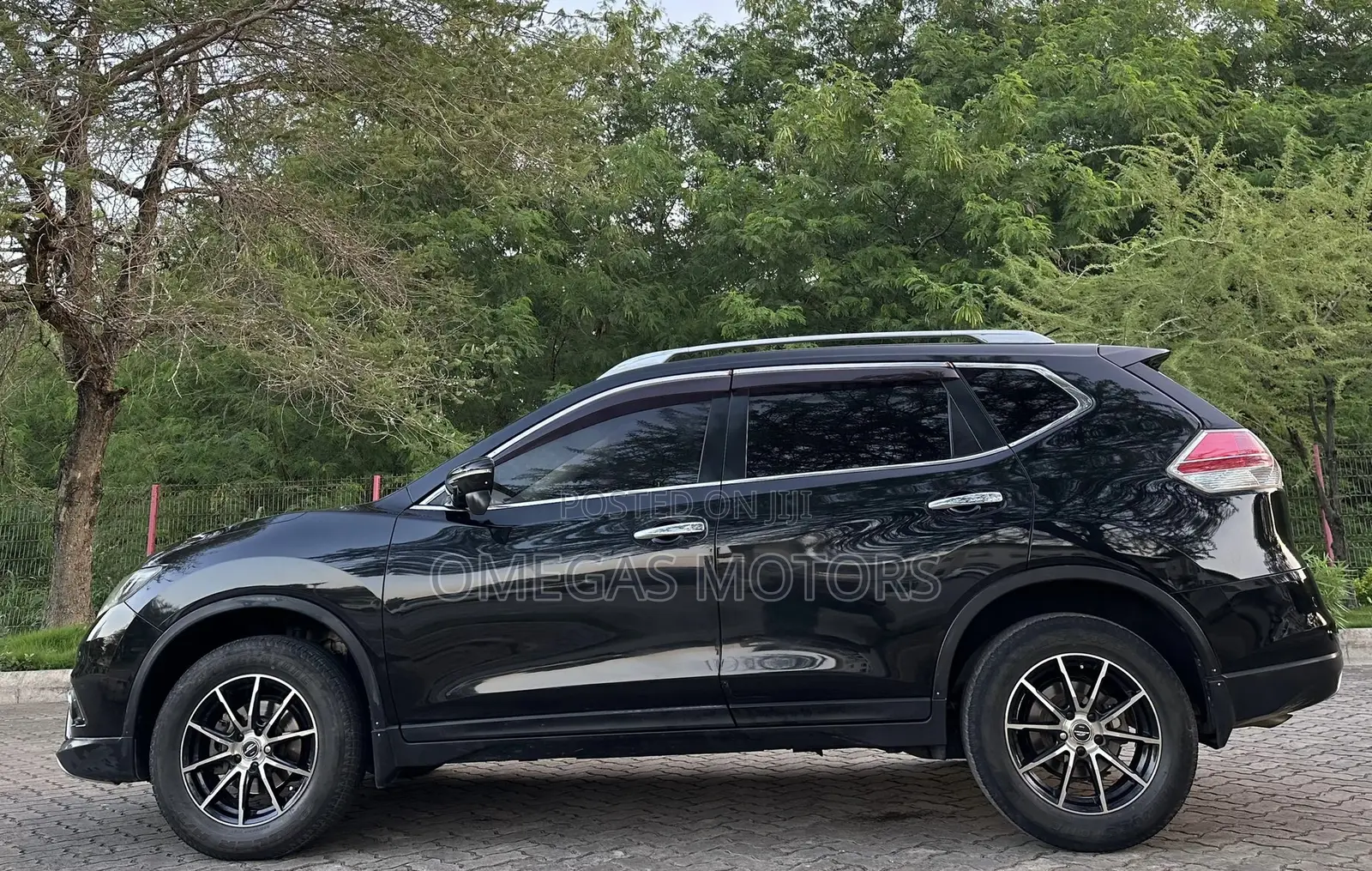 Nissan X-Trail 2.0 Petrol AWD 2013 Black