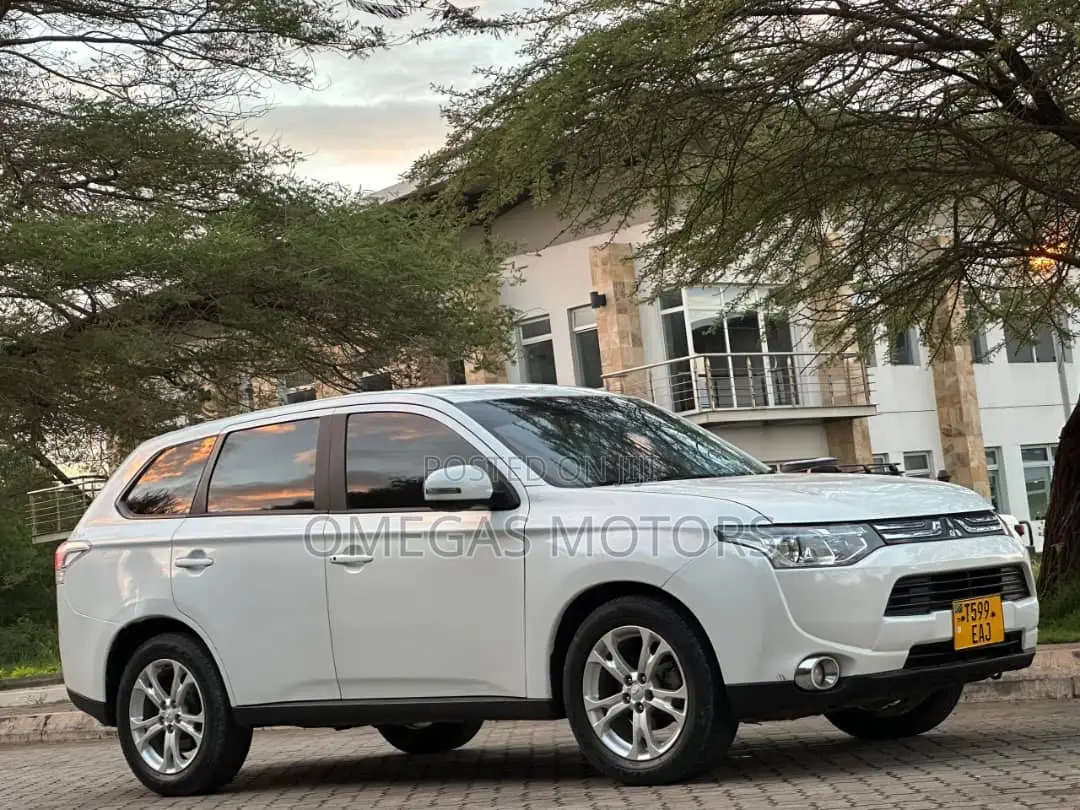 Mitsubishi Outlander 2.4 PHEV AWD 2013 White