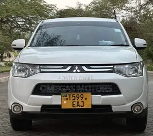 Mitsubishi Outlander 2.4 PHEV AWD 2013 White
