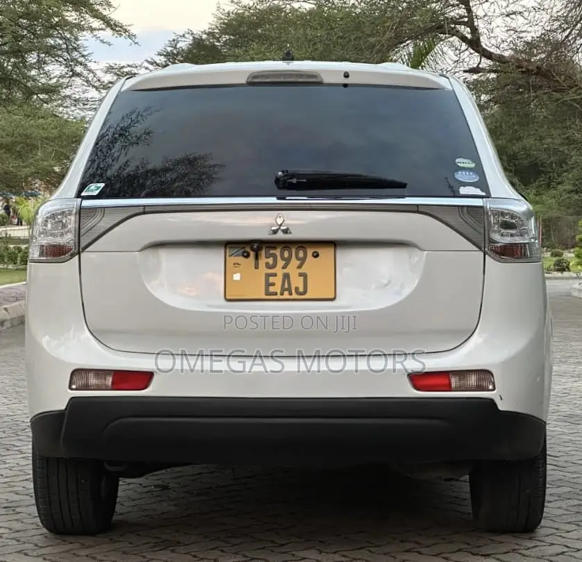 Mitsubishi Outlander 2.4 PHEV AWD 2013 White