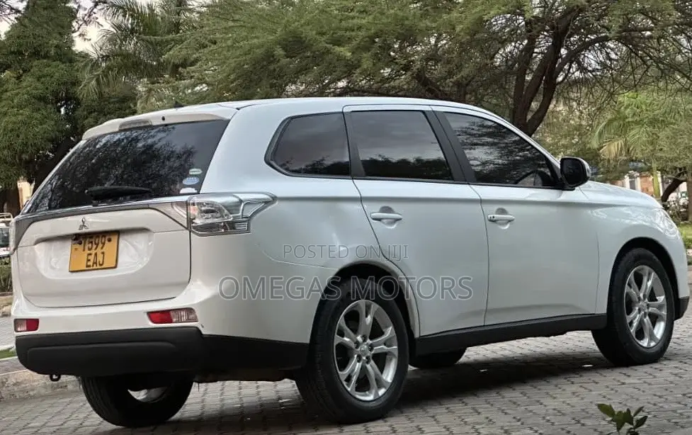 Mitsubishi Outlander 2.4 PHEV AWD 2013 White